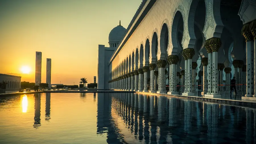 Photo of the most beautiful mosque in Dubai, one of the most important symbols of this advanced city