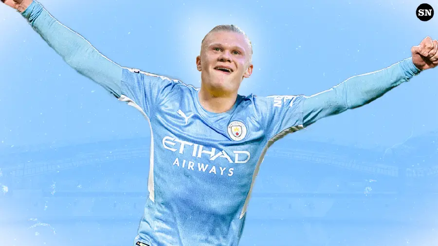Erling Haaland in Manchester City kit