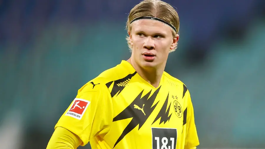 Young Erling Haaland in Borussia Dortmund kit