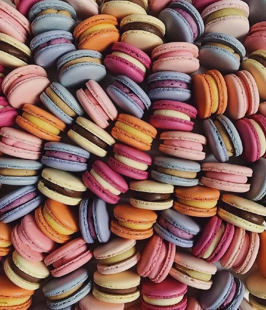 Download photos of macarons in various flavors and colors