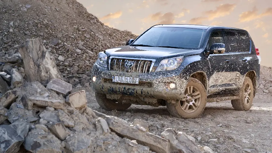 4k quality photo of Toyota Land Cruiser Prado off-road
