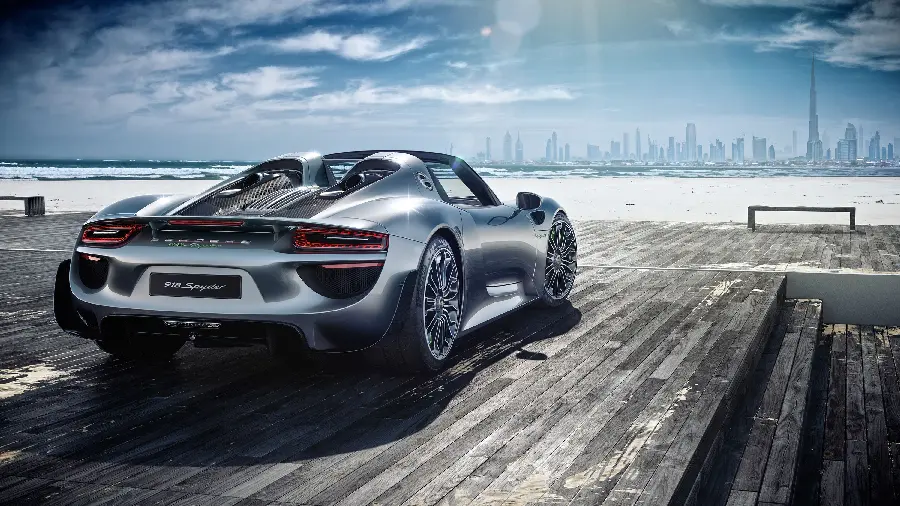 Photos and wallpapers of the luxurious and cool Porsche 918 car for backgrounds