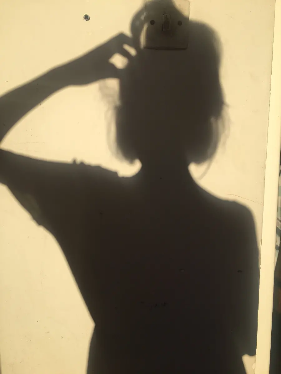 Download the interesting image of a shadow of a girl with short hair On the wall in HD quality