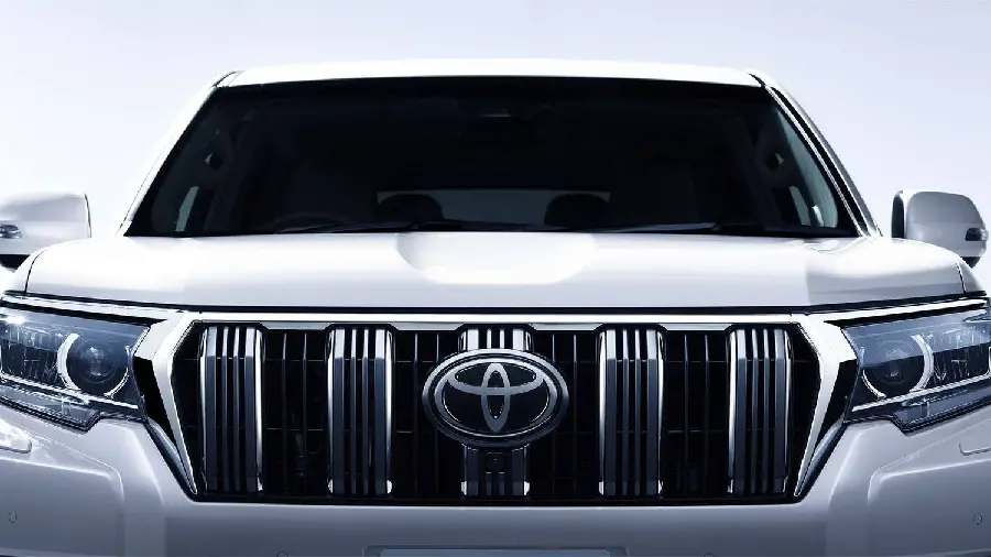 4k quality photo of 2021 Prado