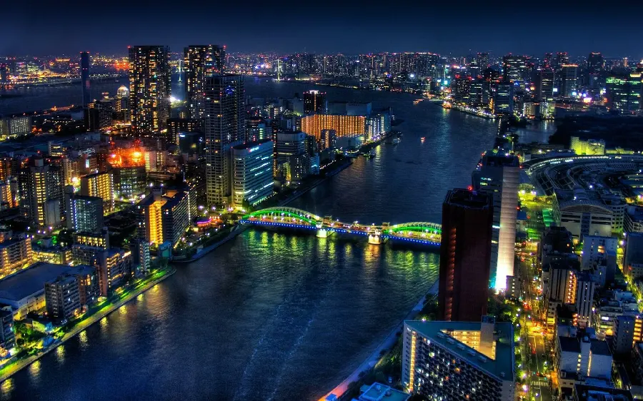 Image of the beautiful city of Tokyo at night with the Sumida River passing through the city