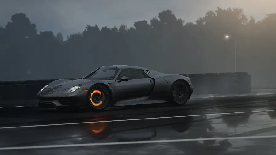 Image of a 918 Spyder racing car with hot and cool rims