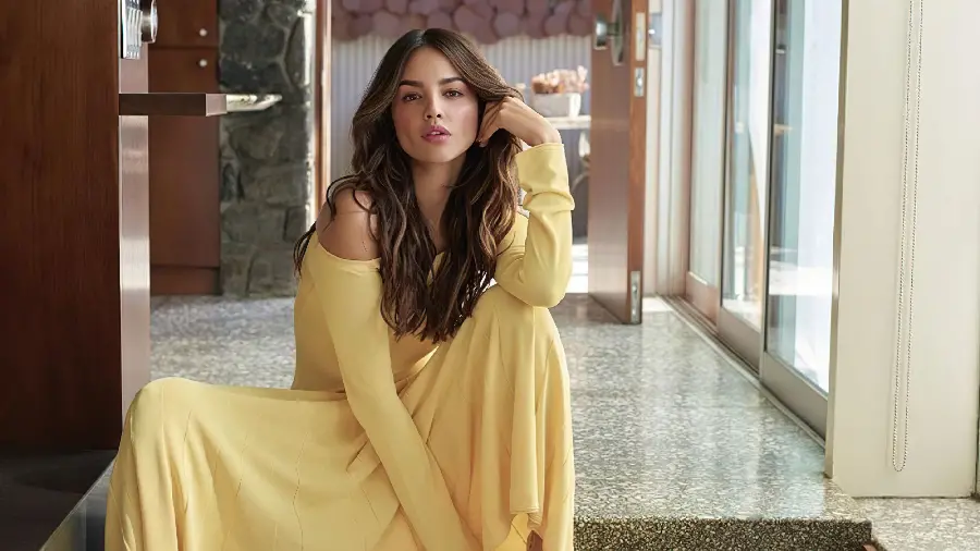 Eiza Gonzalez wallpaper in HD quality for phone and computer backgrounds
