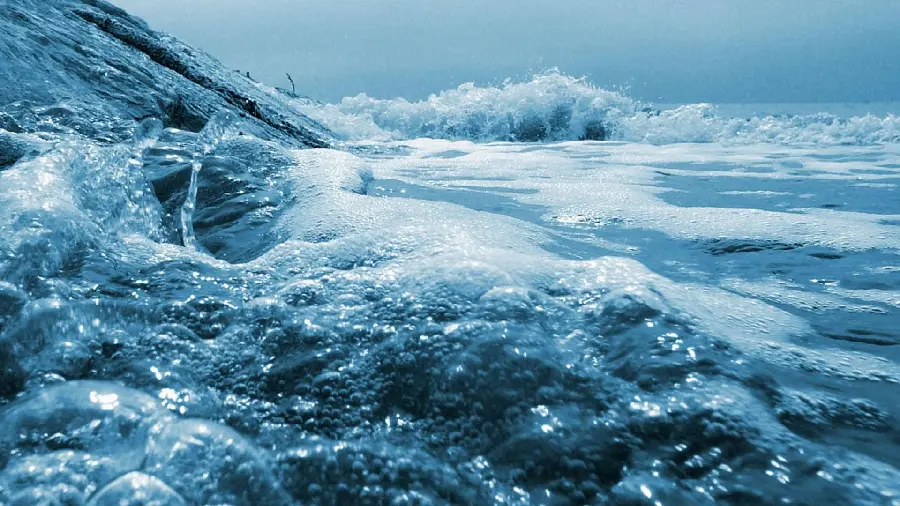 Download a stunning photo of the power of sea waves in high quality