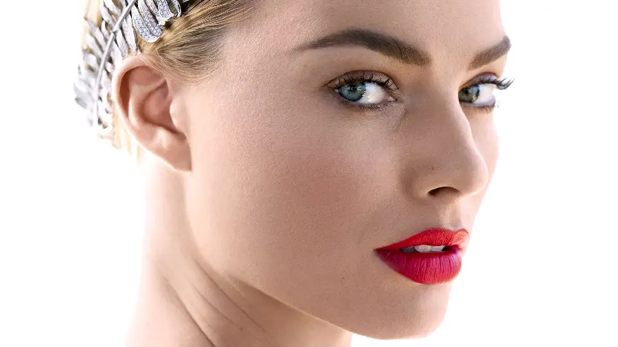 Margot Robbie's profile picture with beautiful and attractive blue eyes up close