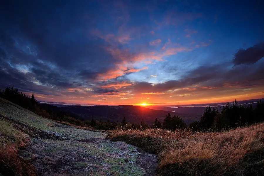 Download stunning photo of Acadia National Park at the horizon
