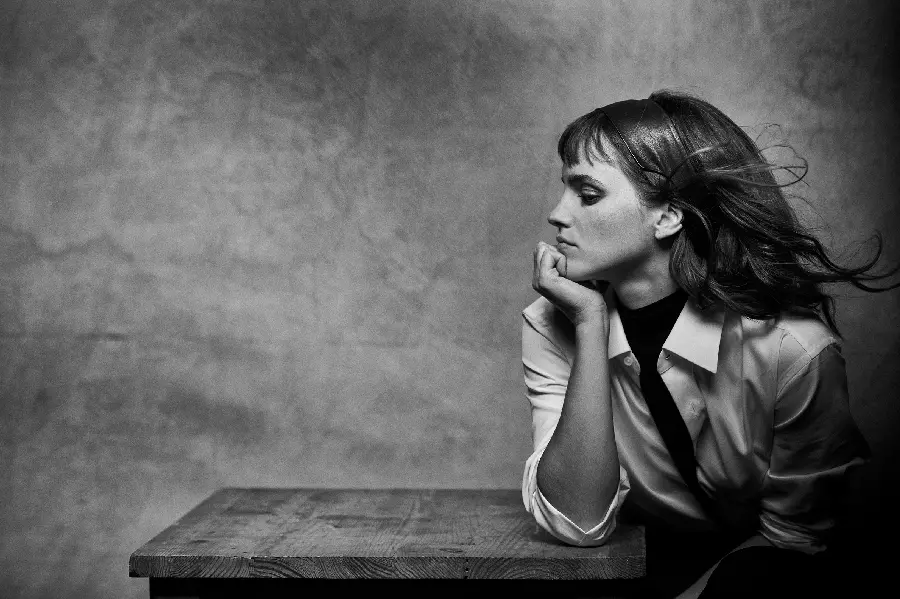 Interesting photo of Emma Watson with a surprised expression