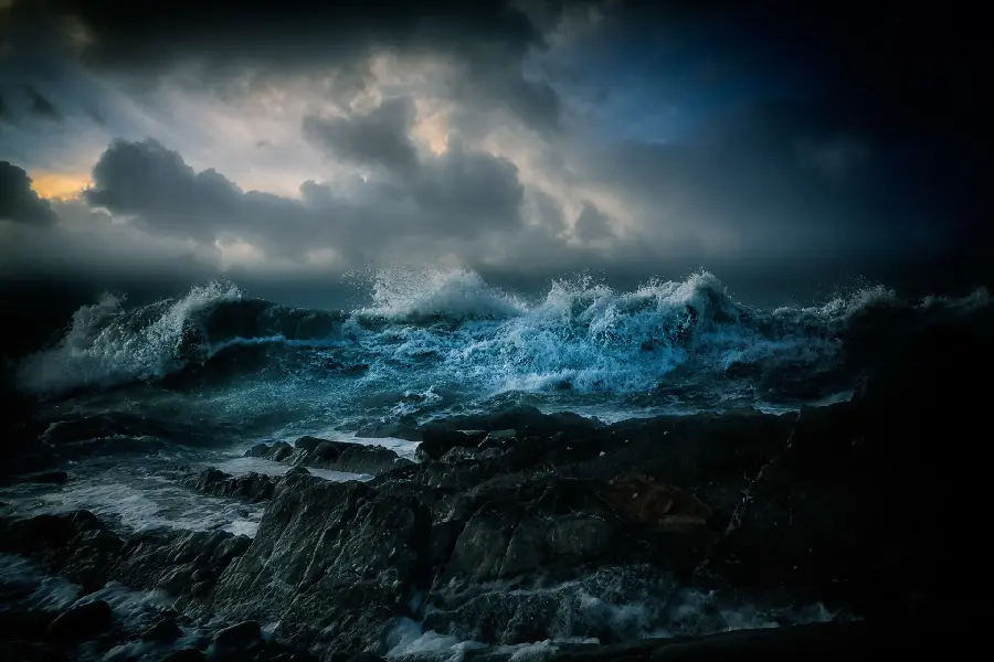 Spectacular profile and wallpaper of roaring sea waves under the sky in a dark space with high quality