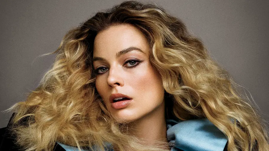 Margot Robbie's picture with curly and frizzy red hair