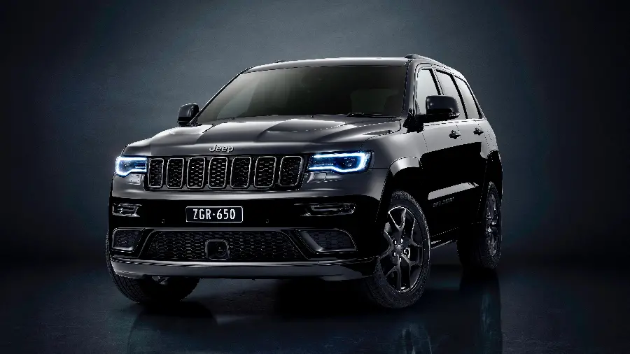Photo and unveiling of the latest Jeep Grand Cherokee in matte black