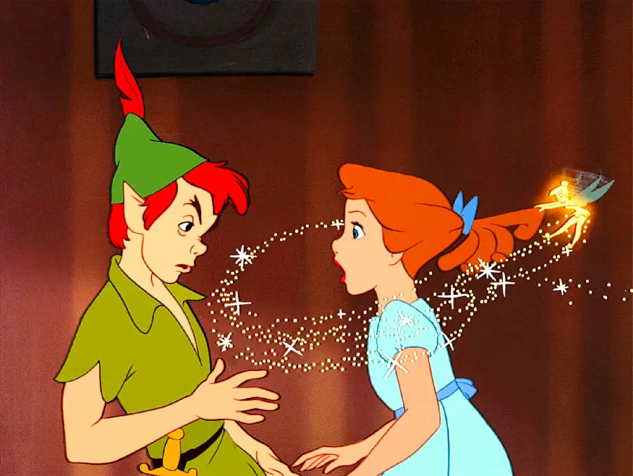 Wallpaper of the characters Peter and Wendy Darling in the Walt Disney collection