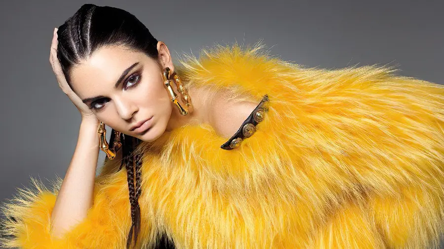 Wallpaper and background of Kendall Jenner in a yellow dress for Windows 11