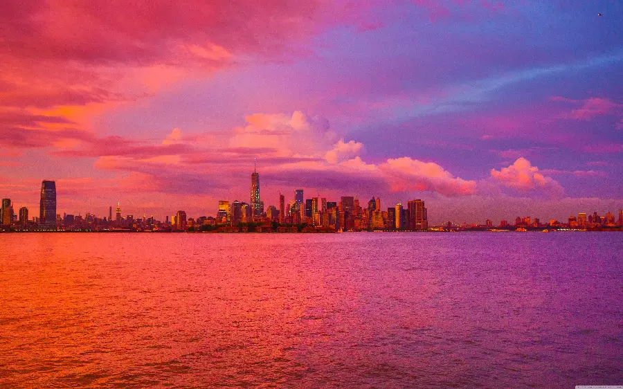 Background image of a pleasant sunset in New York City and the East Coast of Manhattan