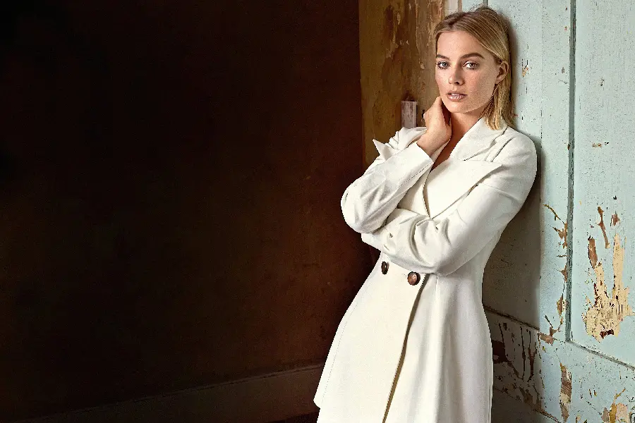 Margot Robbie's most stylish clothes, style, hairstyle and makeup