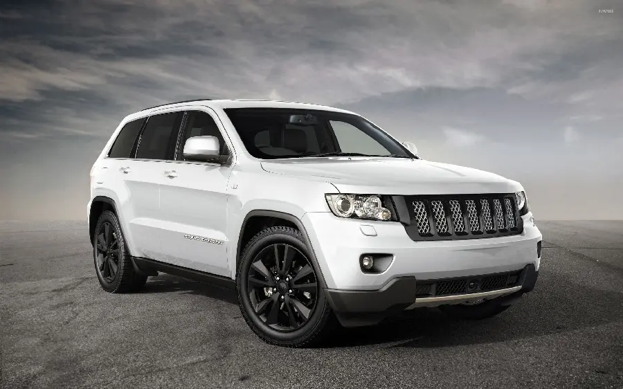 Photo of the 2022 Jeep Grand Cherokee with a plug-in hybrid version and white color