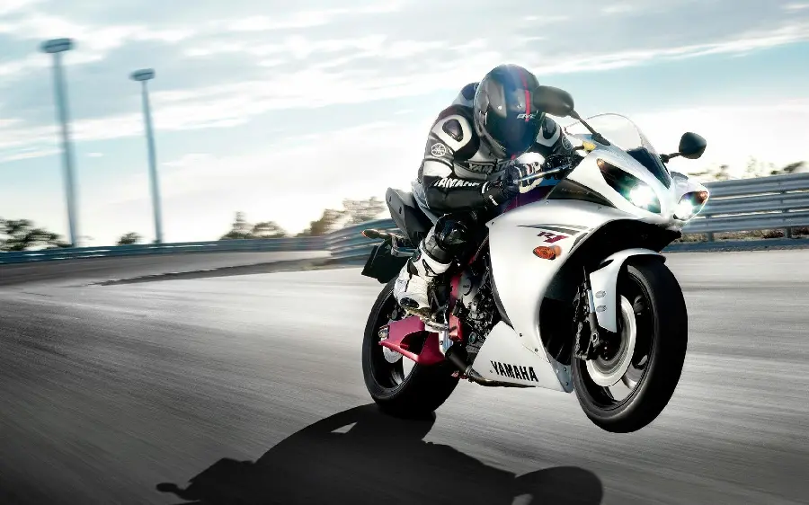 A very beautiful wallpaper of unicycling with a Yamaha motorcycle