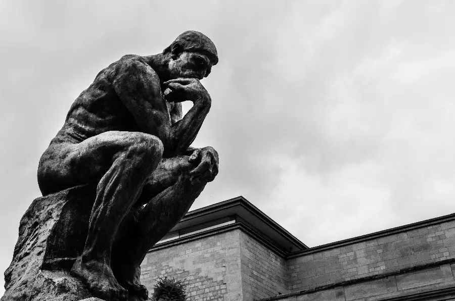 Minimal and black and white photo of a thinking man statue