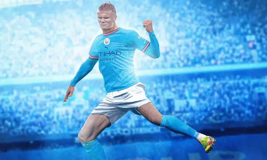 Official Erling Haaland photo in Manchester City kit