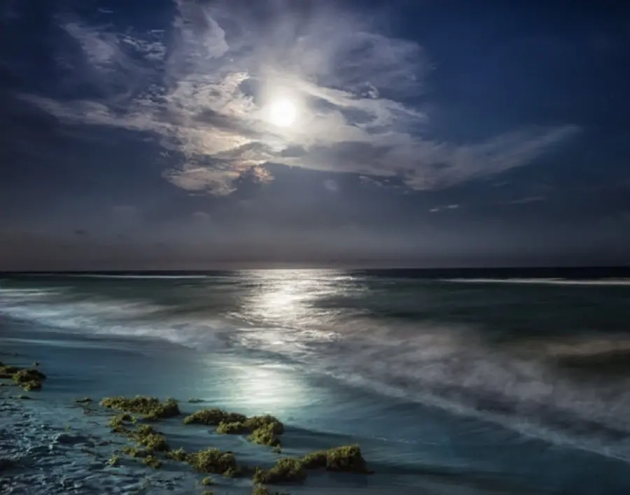 Download a very beautiful Windows wallpaper of sea waves at night near the beach under a cloudy sky with beautiful moonlight in Full HD quality