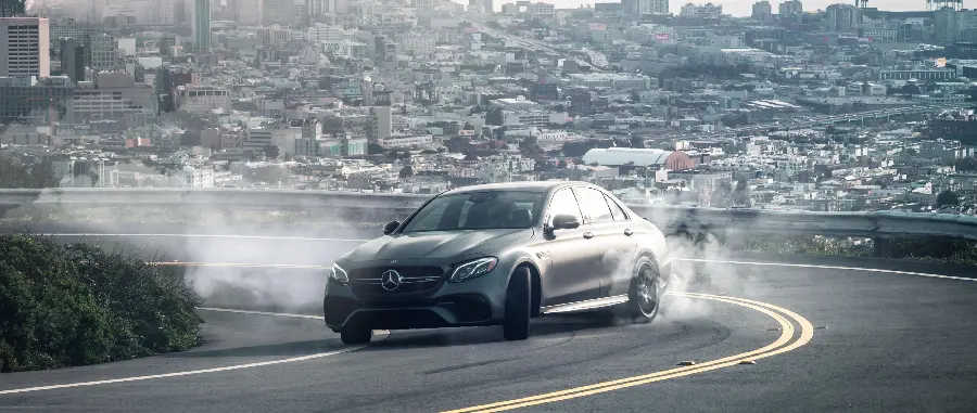 Full HD image of Mercedes AMG E63 speeding around the city