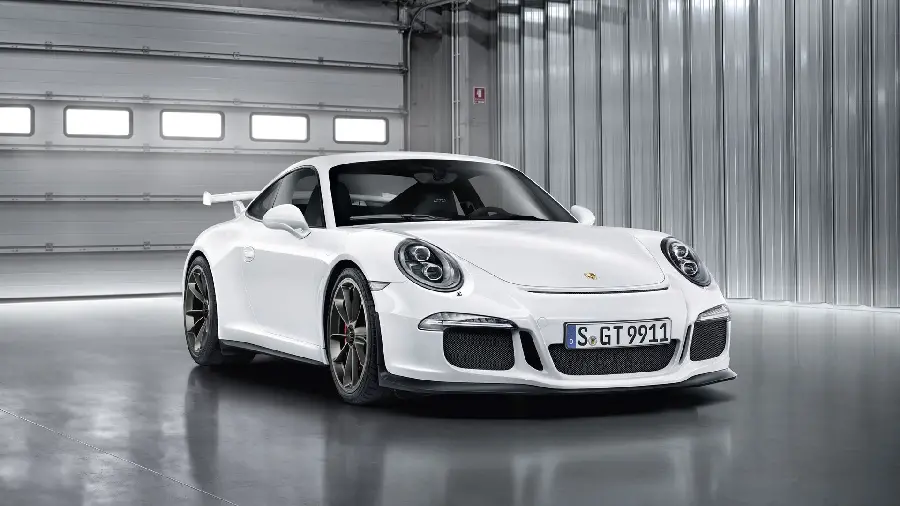 Photo and introduction of the new generation of Porsche 911 GT3 in white