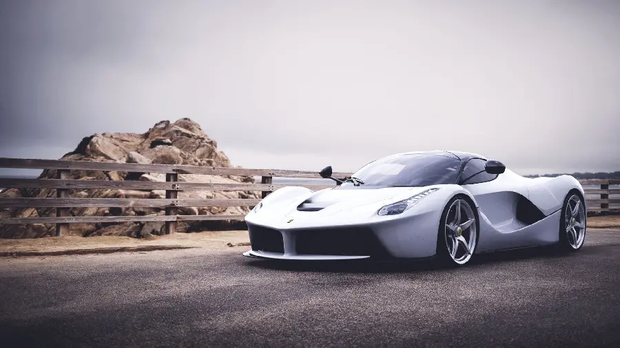 Ferrari LaFerrari White Wallpaper