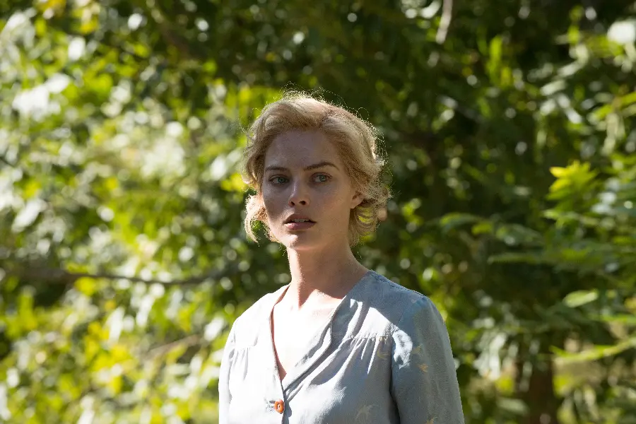 New photo of Margot Robbie without makeup and completely simple