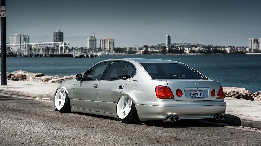 Download wallpaper of old and silver Lexus GS car