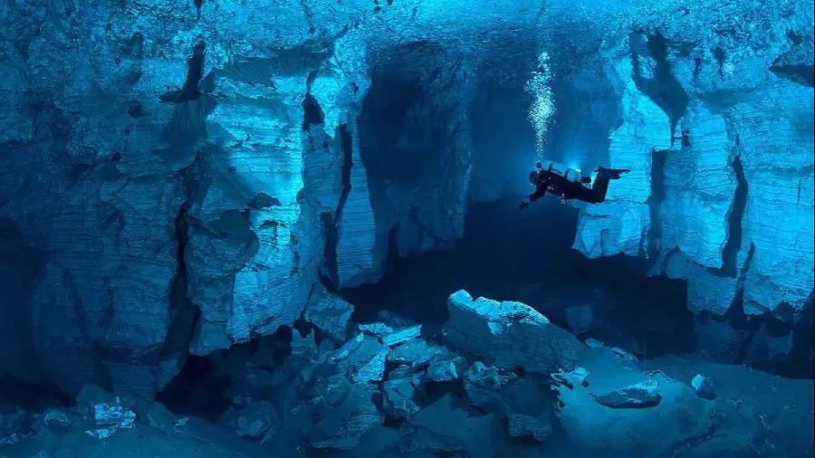 Download a unique and incredibly beautiful image of the sea and water