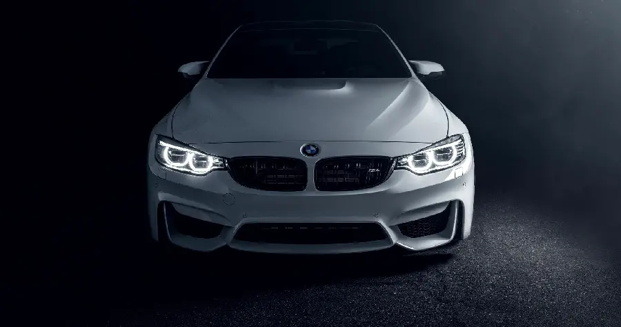 White BMW 4 series front photo very good quality