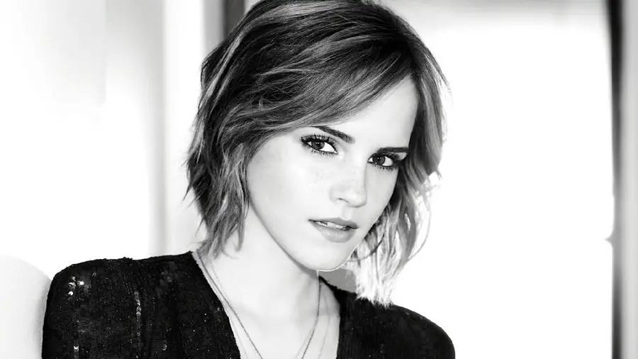 Beautiful photo of Emma Watson in black and white