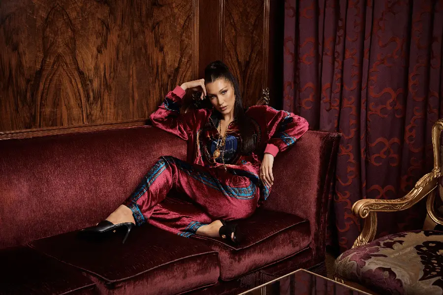 Bella Hadid's profile photo with a cool and beautiful style