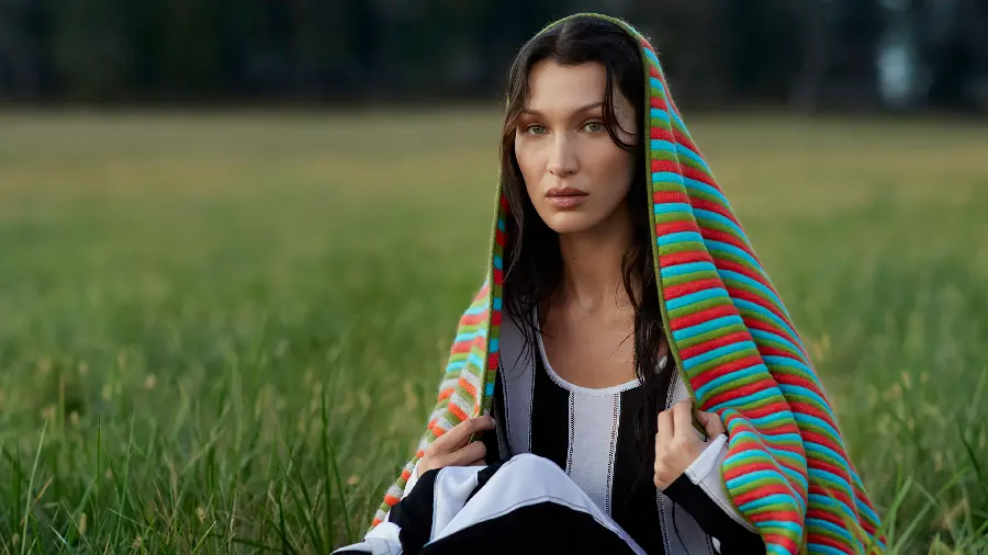 Bella Hadid's photo for profile and mobile phone background