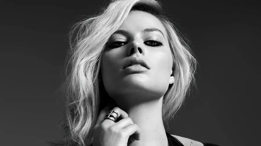 Download Margot Robbie's background photo with a dark and dull background in excellent quality