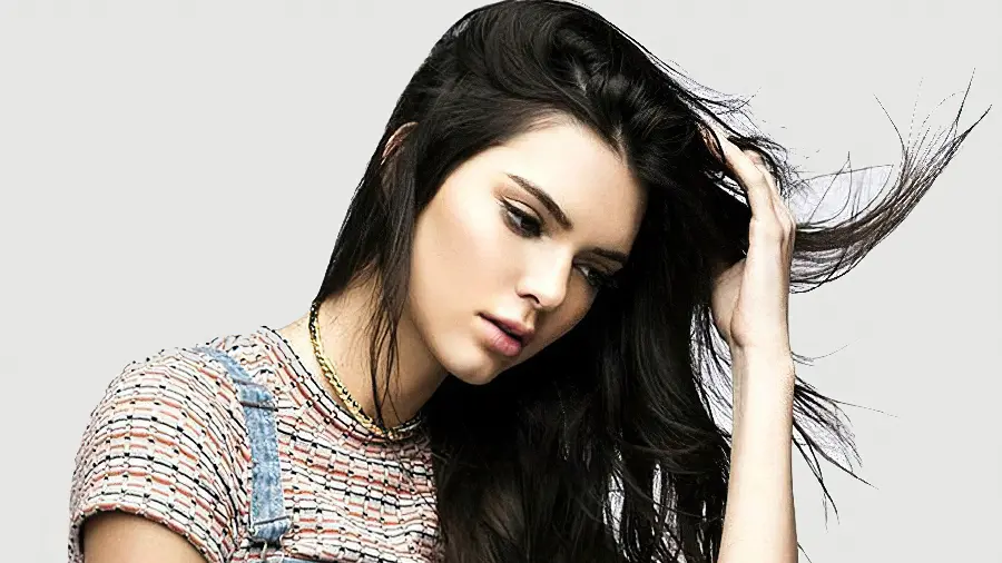 A young picture of Kendall Jenner with black hair in excellent quality