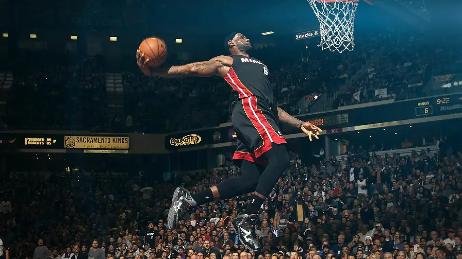 Miami team player background photo and his jump to score points