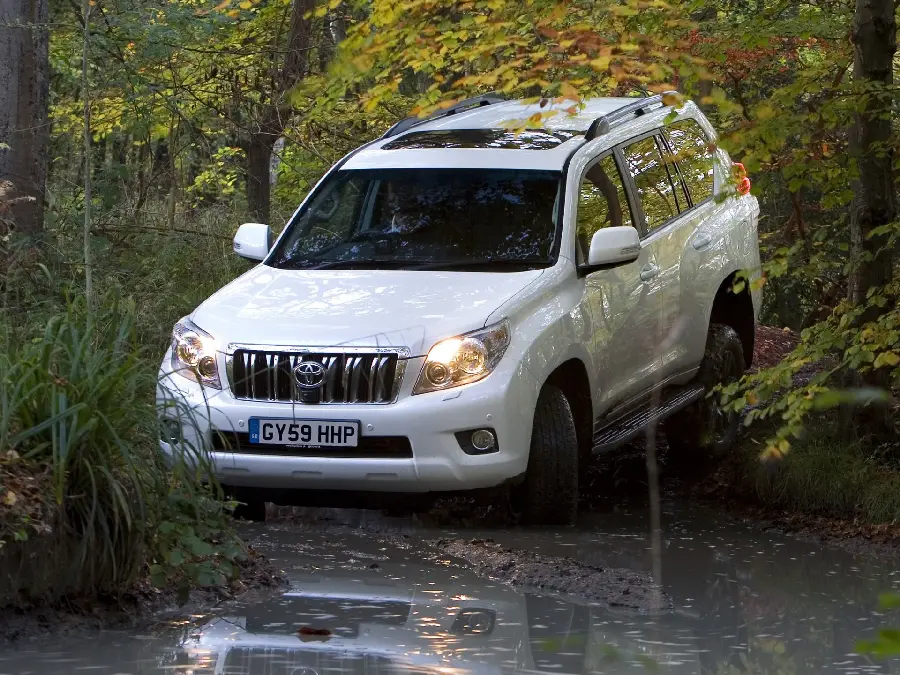 HD white Toyota Land Cruiser wallpaper for boys