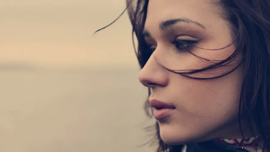 Download a sad girl's profile photo without text for WhatsApp