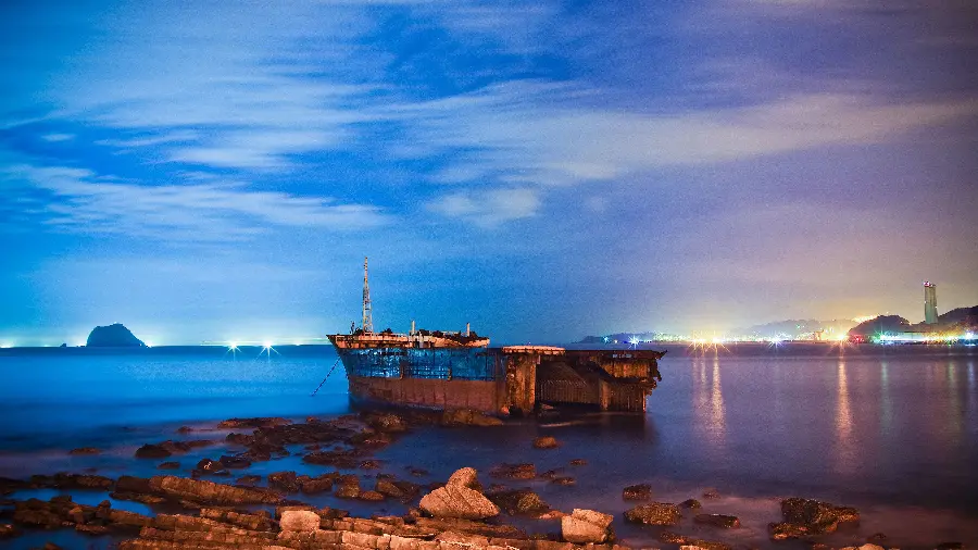 Download a masterpiece image of a ship on the ocean coast for posts and profiles