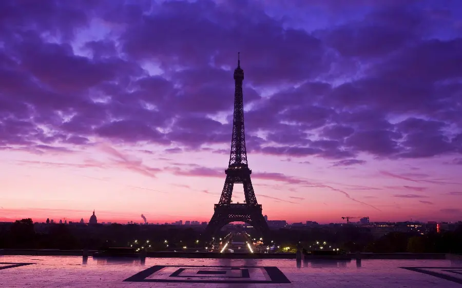 Photo of the Eiffel Tower at sunset in the city of Paris for a girl's profile