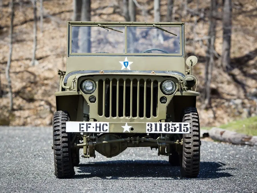 Download photo of old Jeep used in war from the front