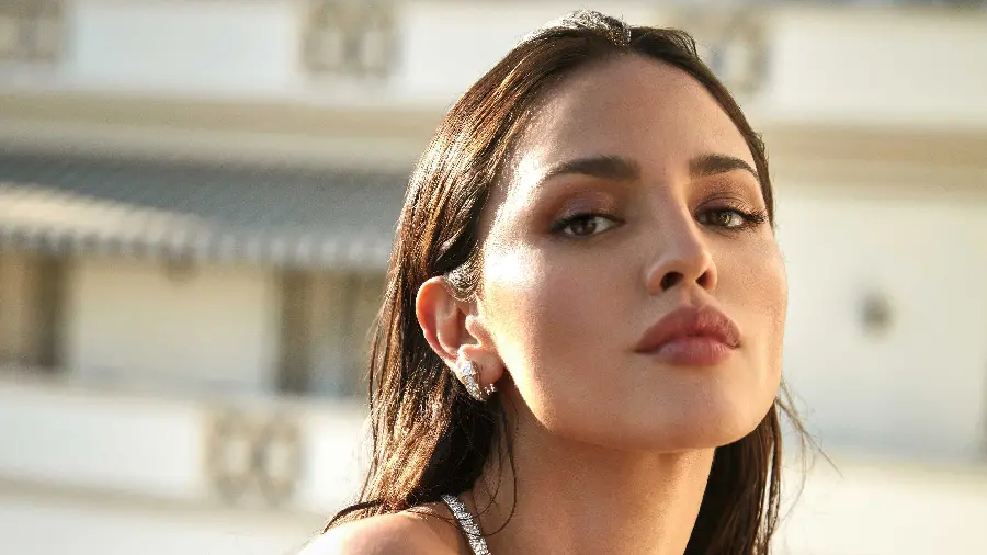 Photo of Eiza Gonzalez, a beautiful woman for profile