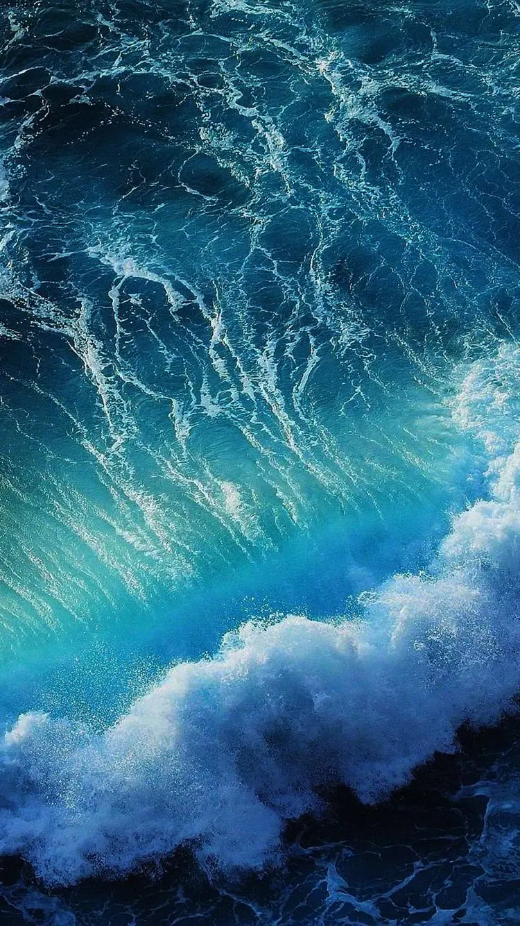 8k ocean wave wallpaper suitable for your phone