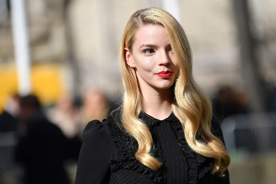 Anya Taylor Joy's attractive photo with blonde hair and a black dress