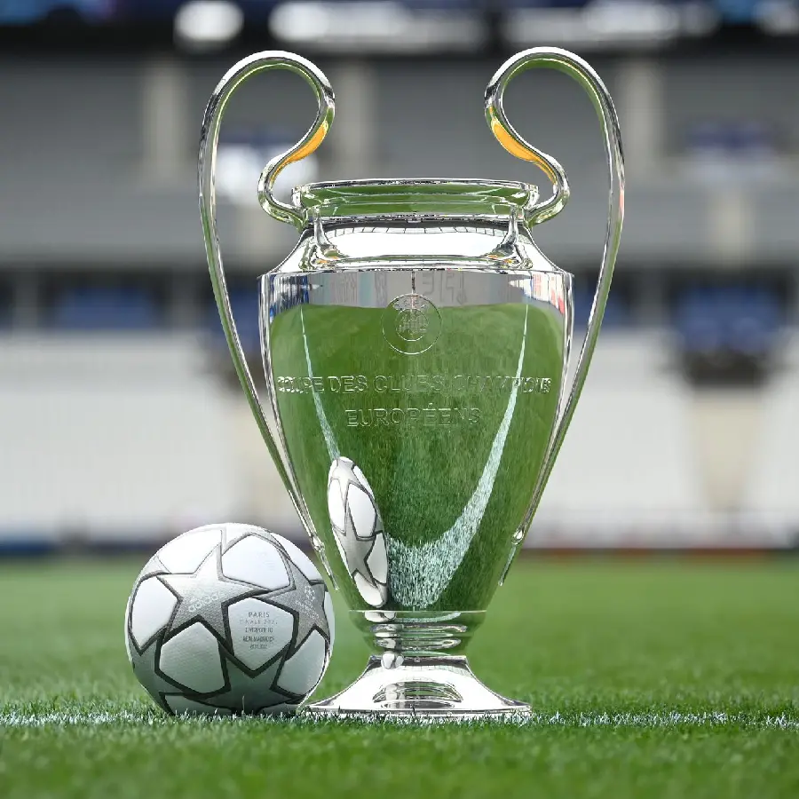 Photo of Real Madrid winning the 2022 Champions League trophy