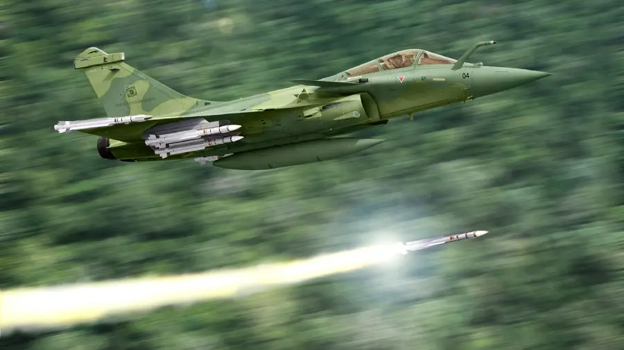 The hottest image of rapid missile launch with a missile-launching warplane in excellent quality